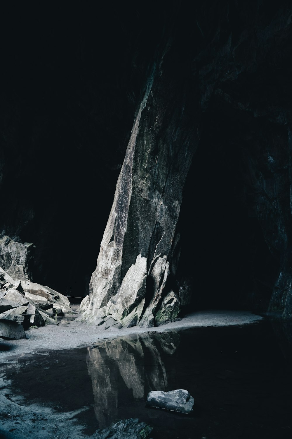 gray and white rock formation