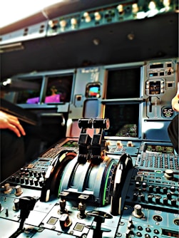 airbus a320 cockpit