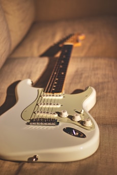 white and black stratocaster electric guitar