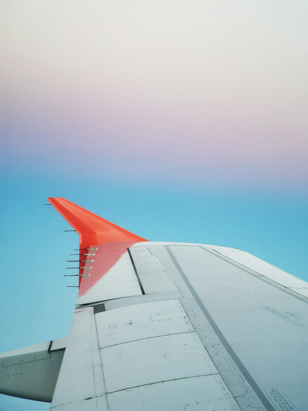 white and red airplane wing during daytime