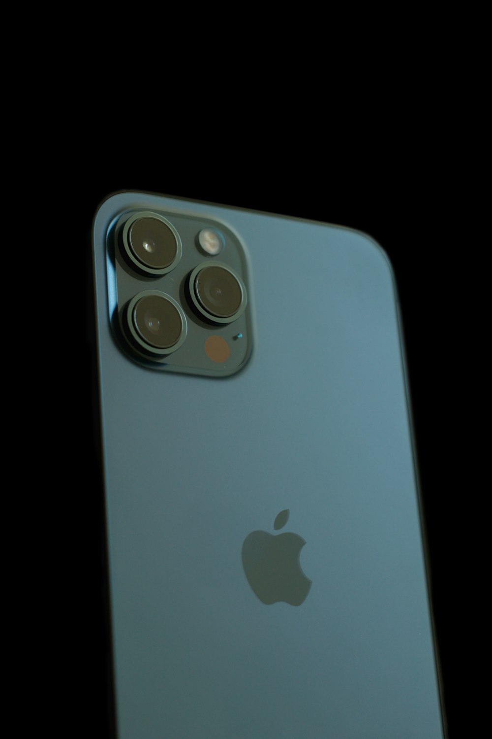 iphone 12 pro max pictures download free images on unsplash