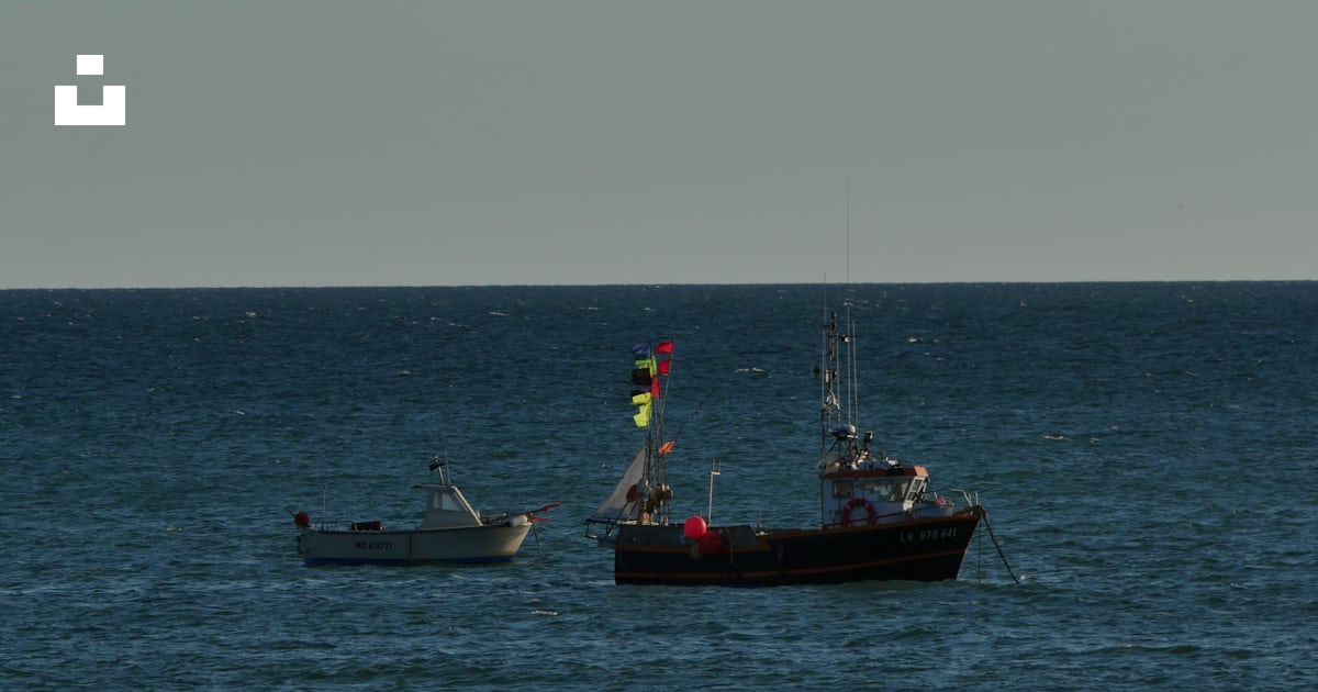 Red and black boat on sea during daytime photo – Free Dusk Image on