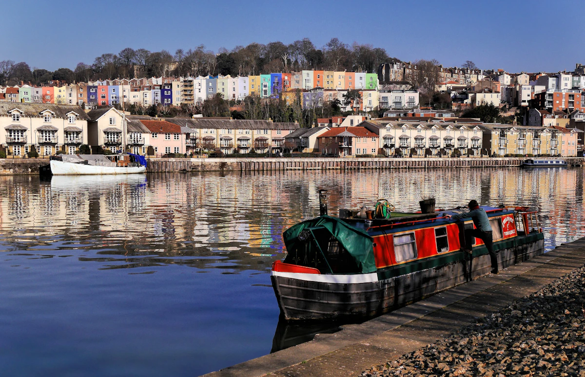 10 Essential Minibus Hire Tips for Large Groups in Bristol