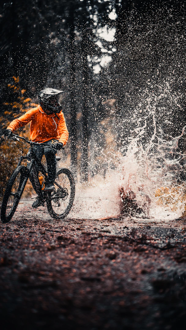 Jazdec na horskom bicykli