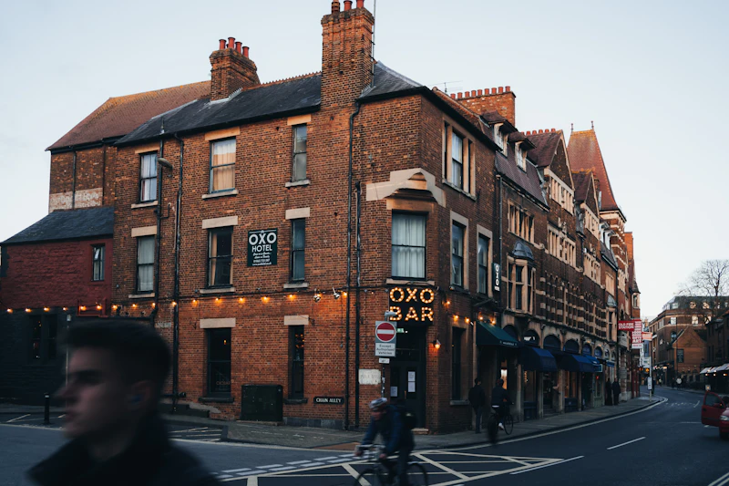 Best Halal Food in Oxford: A Complete Guide for Muslim Travelers