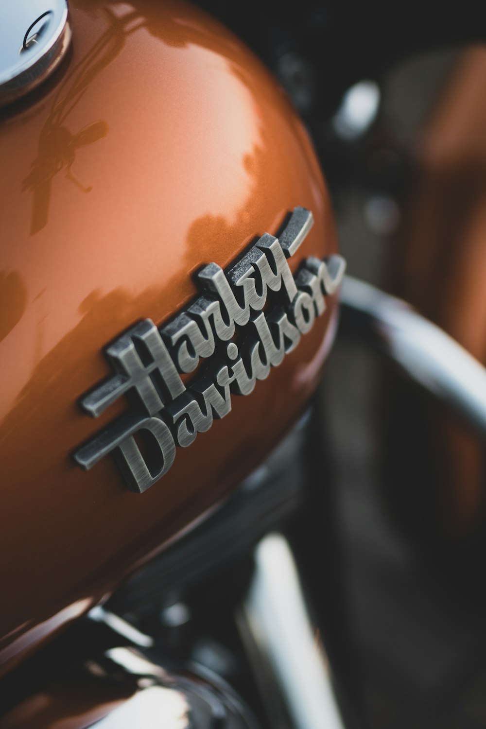 Un primer plano de una motocicleta Harley Davidson