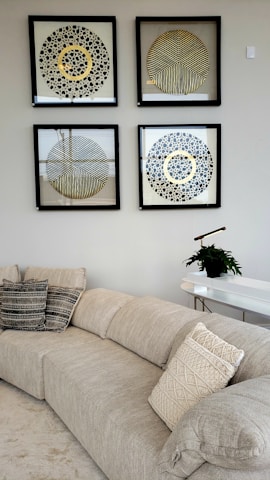 black and white round wall decor