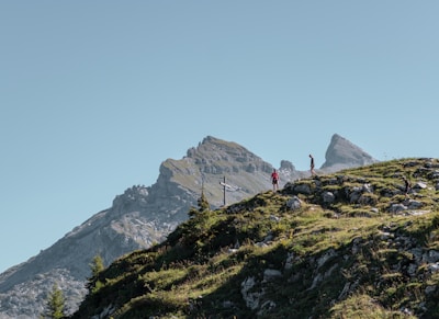 A scenic view of tourists enjoying a hike in Santa Elena.