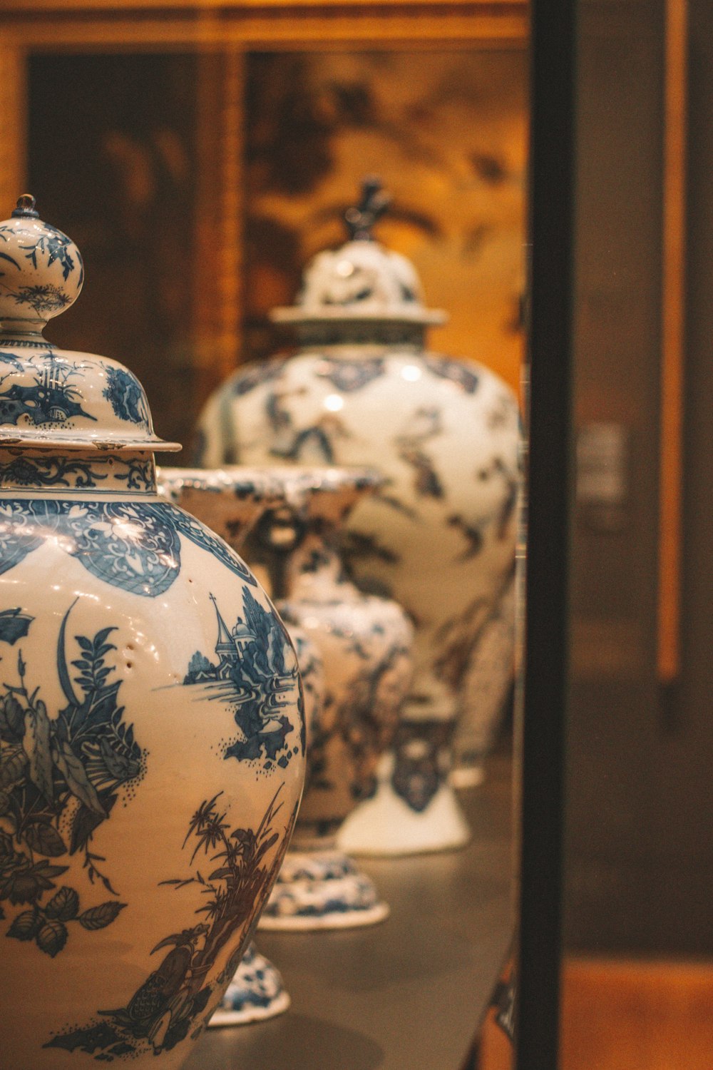 vaso in ceramica floreale bianca e blu