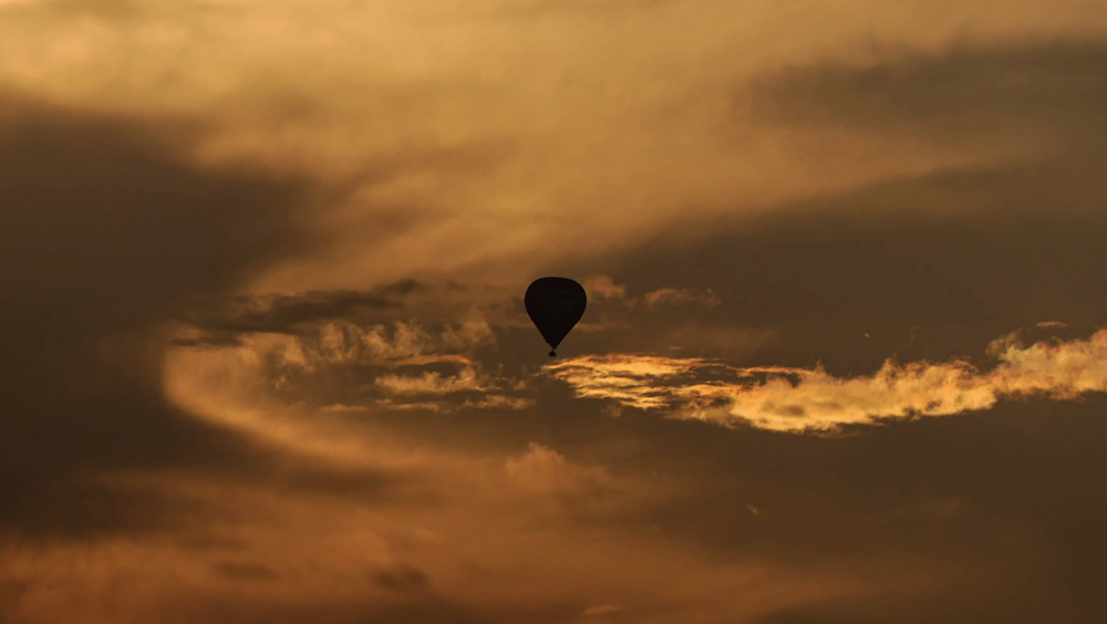 hot air balloon in the sky during daytime