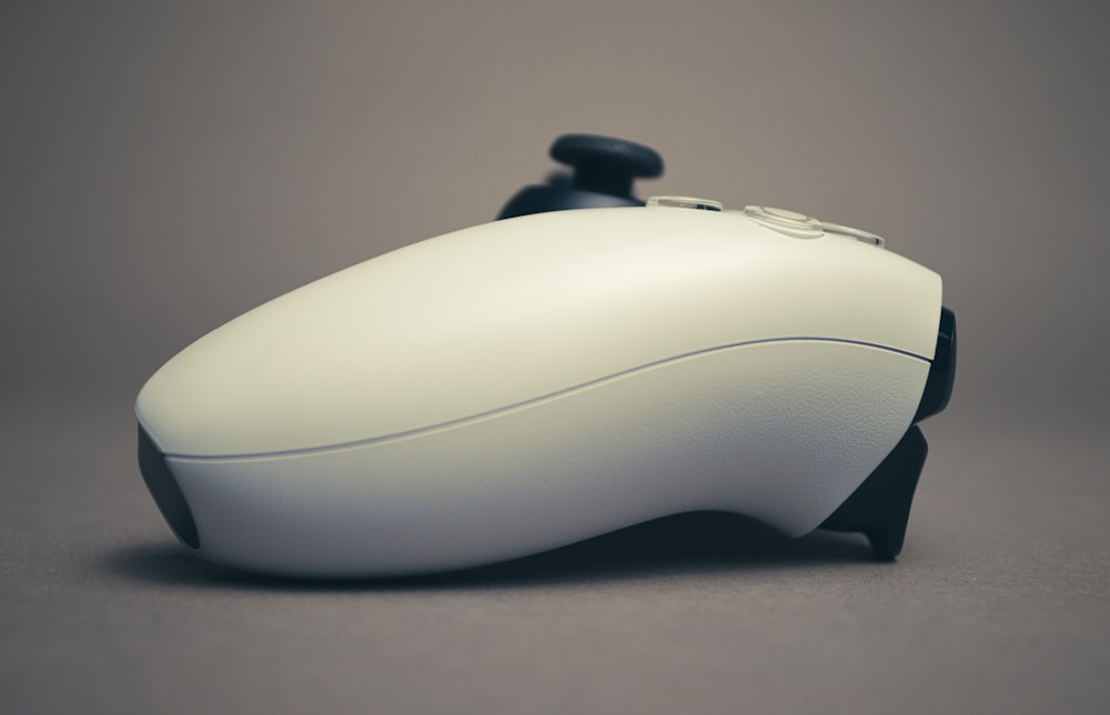 white and black cordless computer mouse