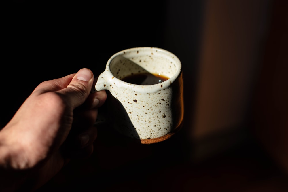 white and blue ceramic mug