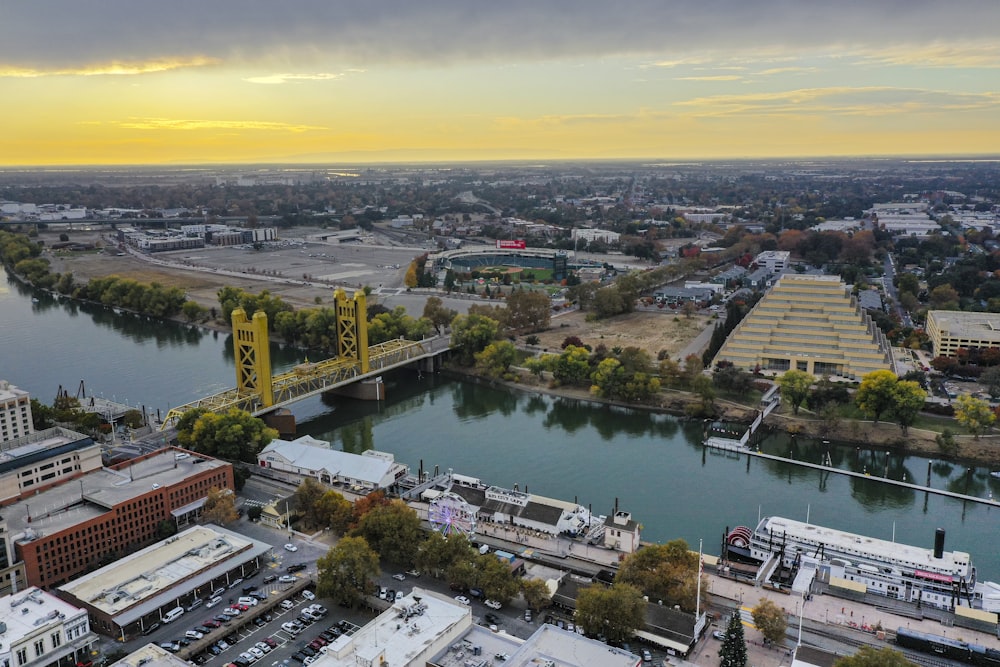 Vue aérienne des bâtiments de la ville pendant la journée