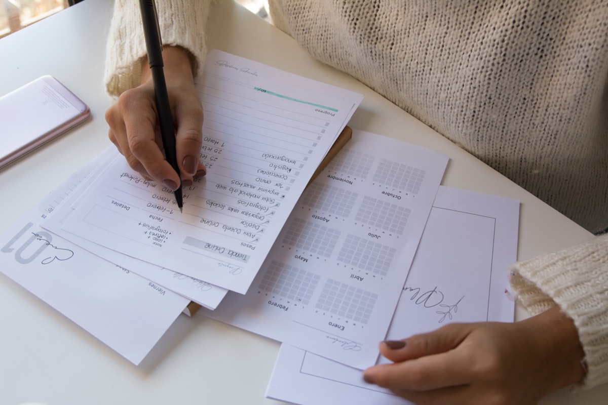 Teacher using an AI rubric generator to grade student essays and assignments in 2026