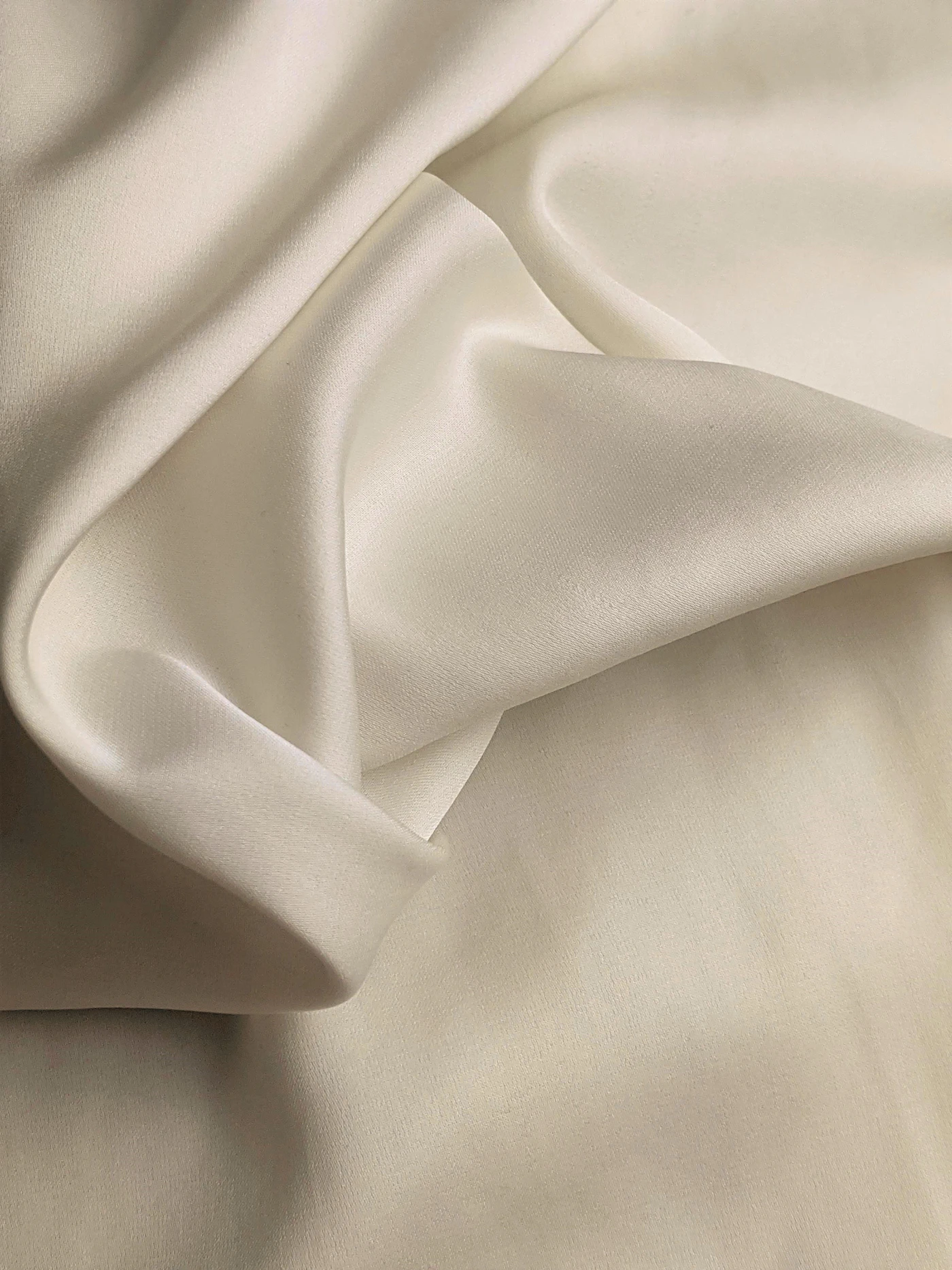 Crème texture soie : le fini qui distingue les soins de prestige — Anti-Âge
