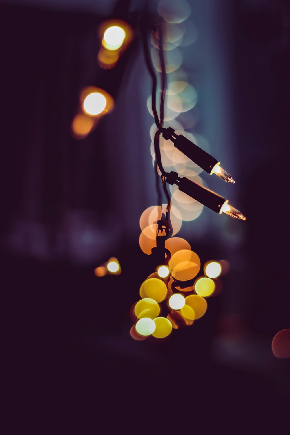 yellow and white bokeh lights