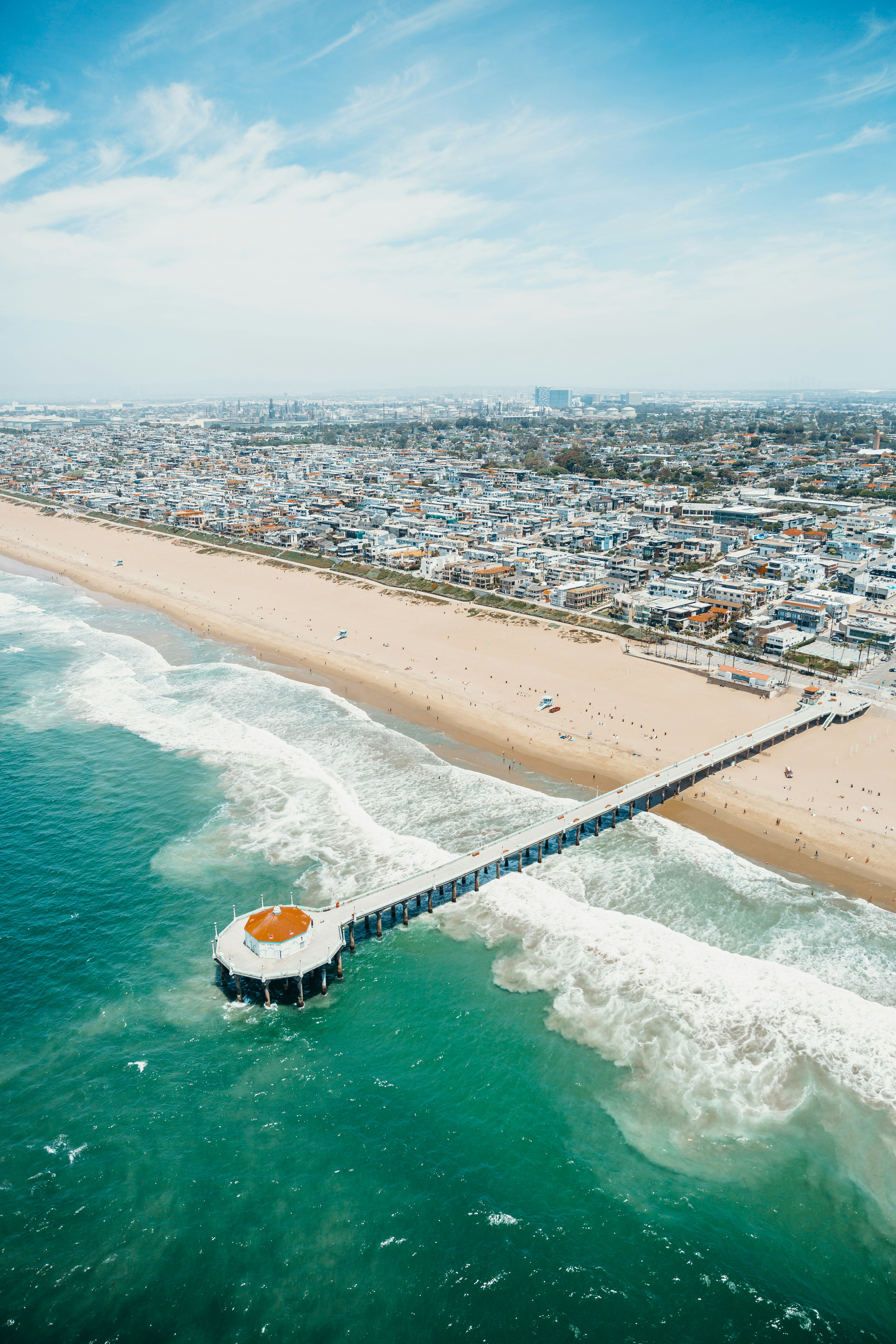 Gente en la playa durante el día