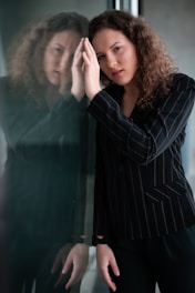 woman in black long sleeve shirt