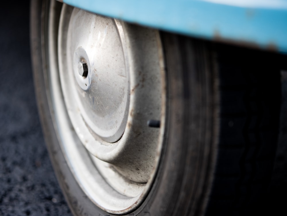 brown round wheel on blue plastic container