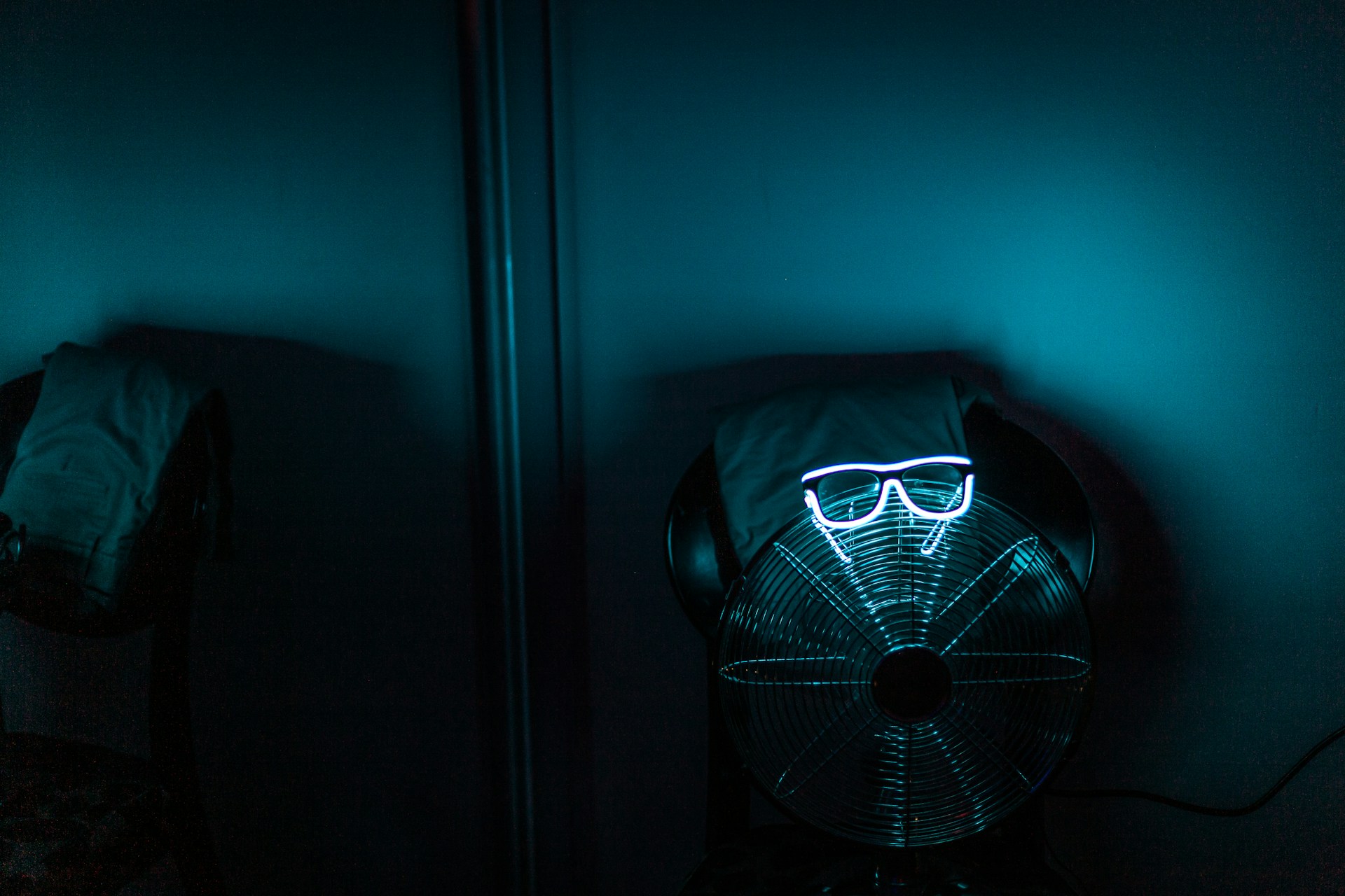 black and white desk fan