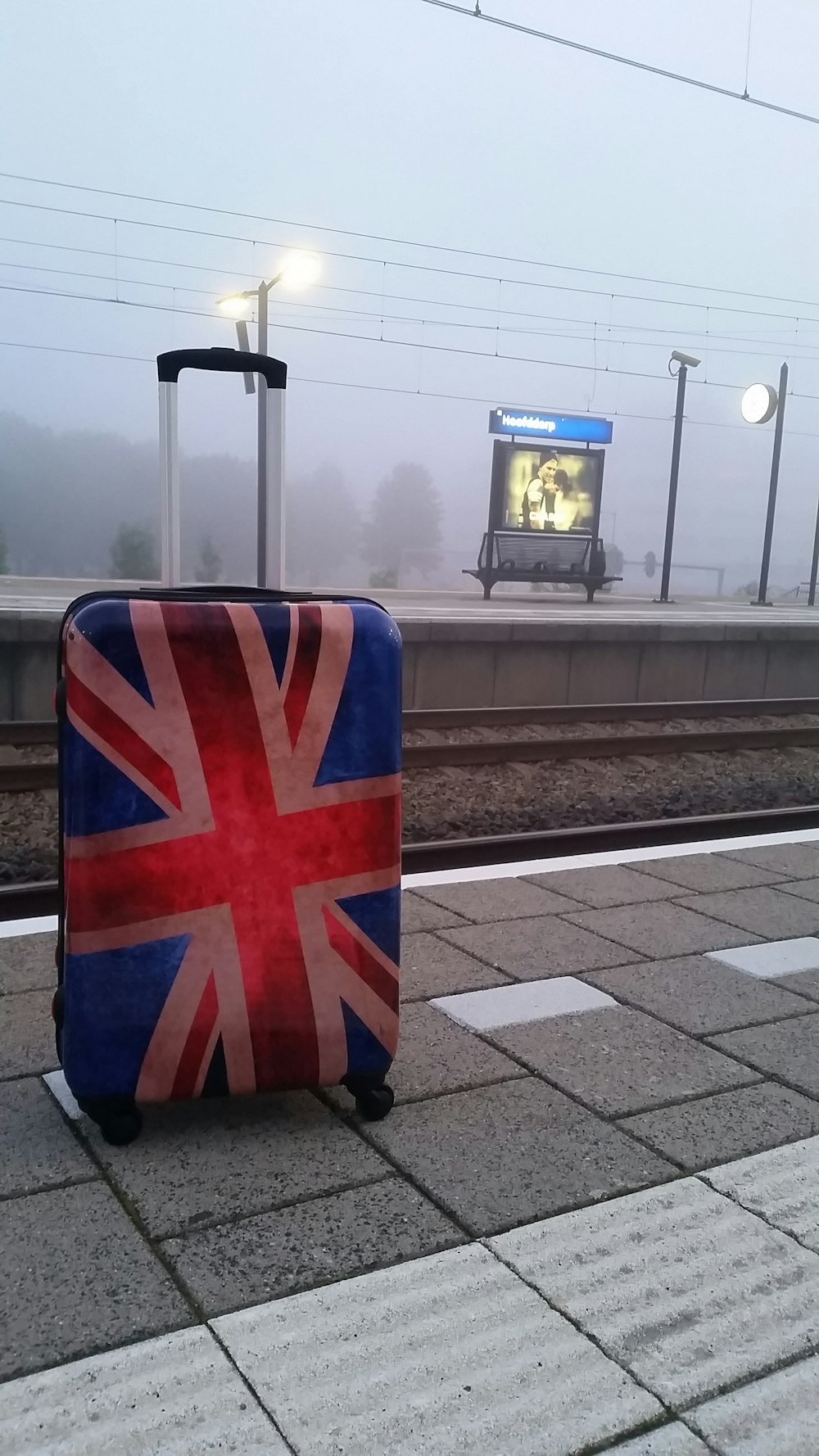 blue red and white cross flag