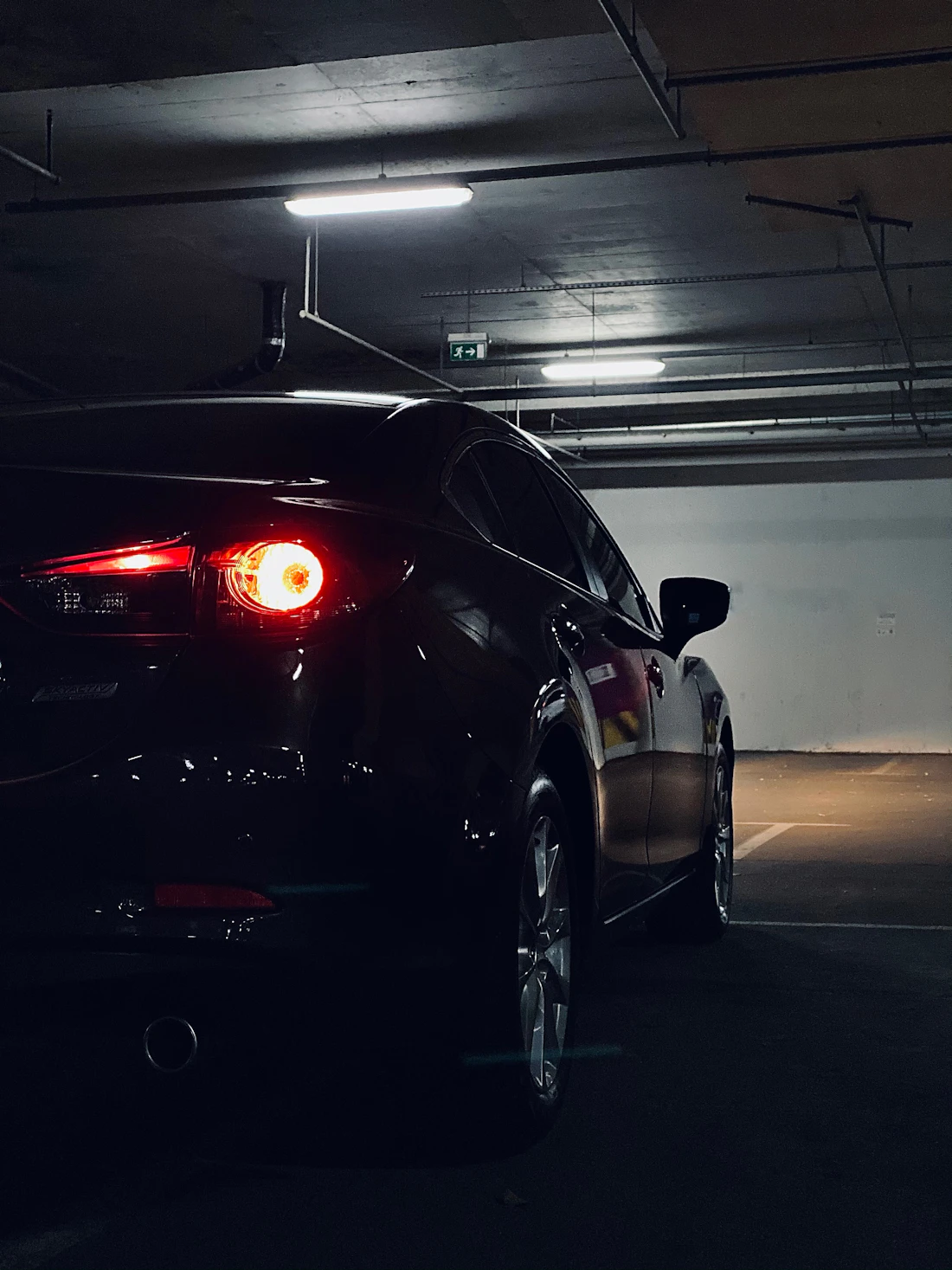 Fahrzeug in einer Garage