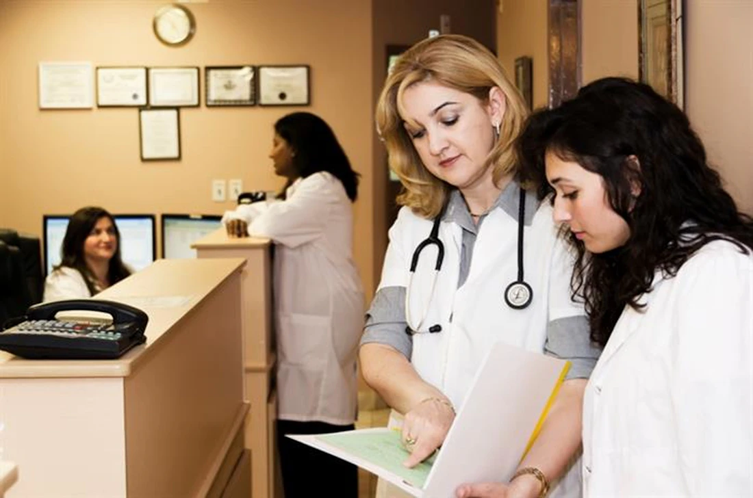 VITA Sağlık Kliniği ferah bekleme ve muayene ortamı