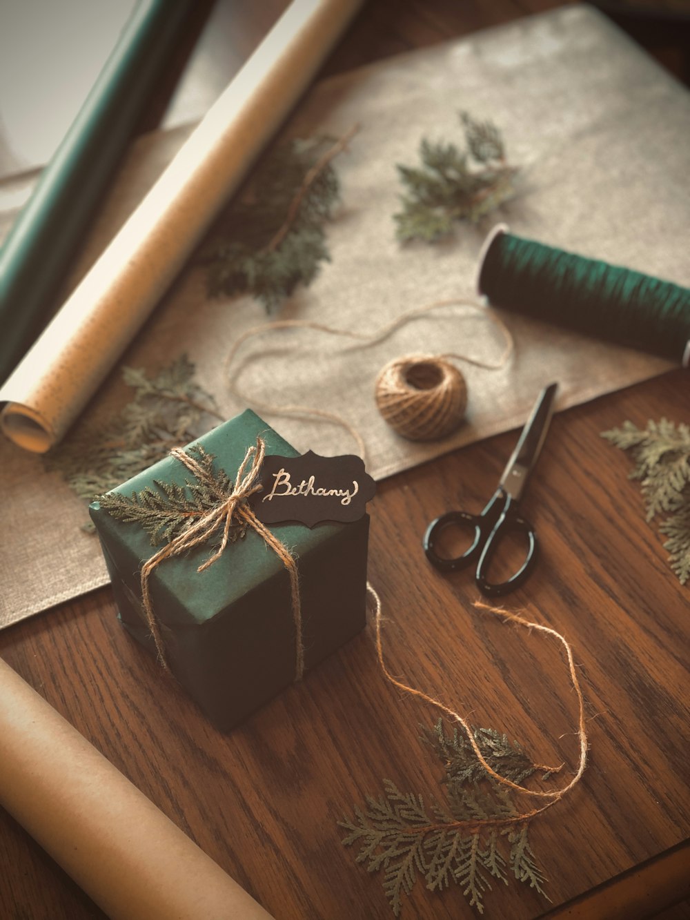 green thread beside brown thread and green thread