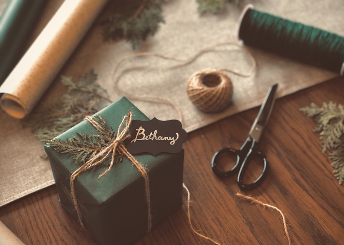 green thread beside brown thread and green thread