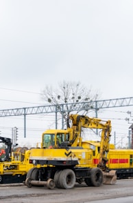 yellow and black heavy equipment