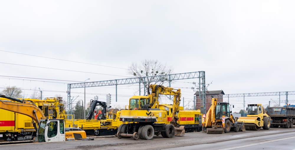 yellow and black heavy equipment