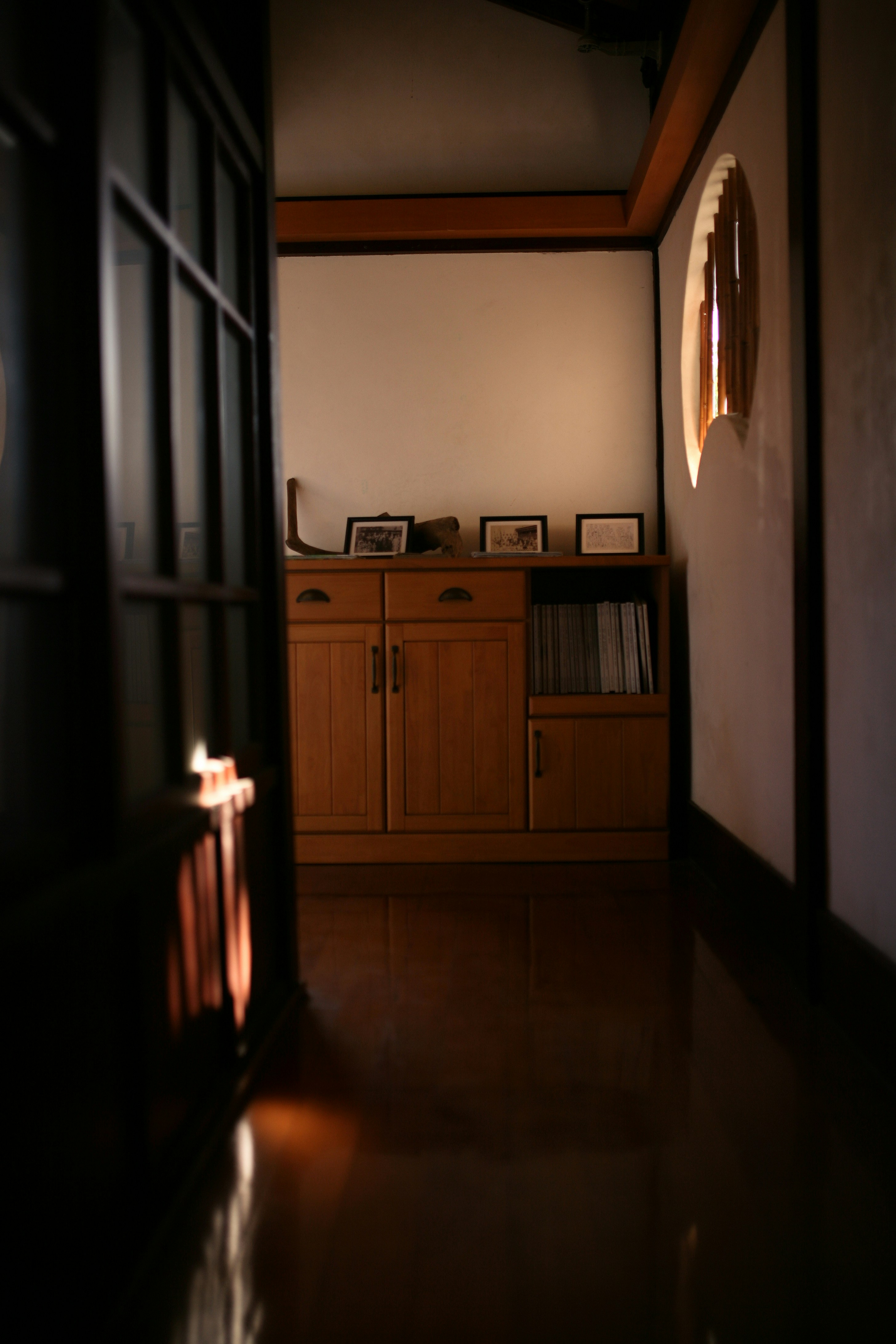 gray computer monitor