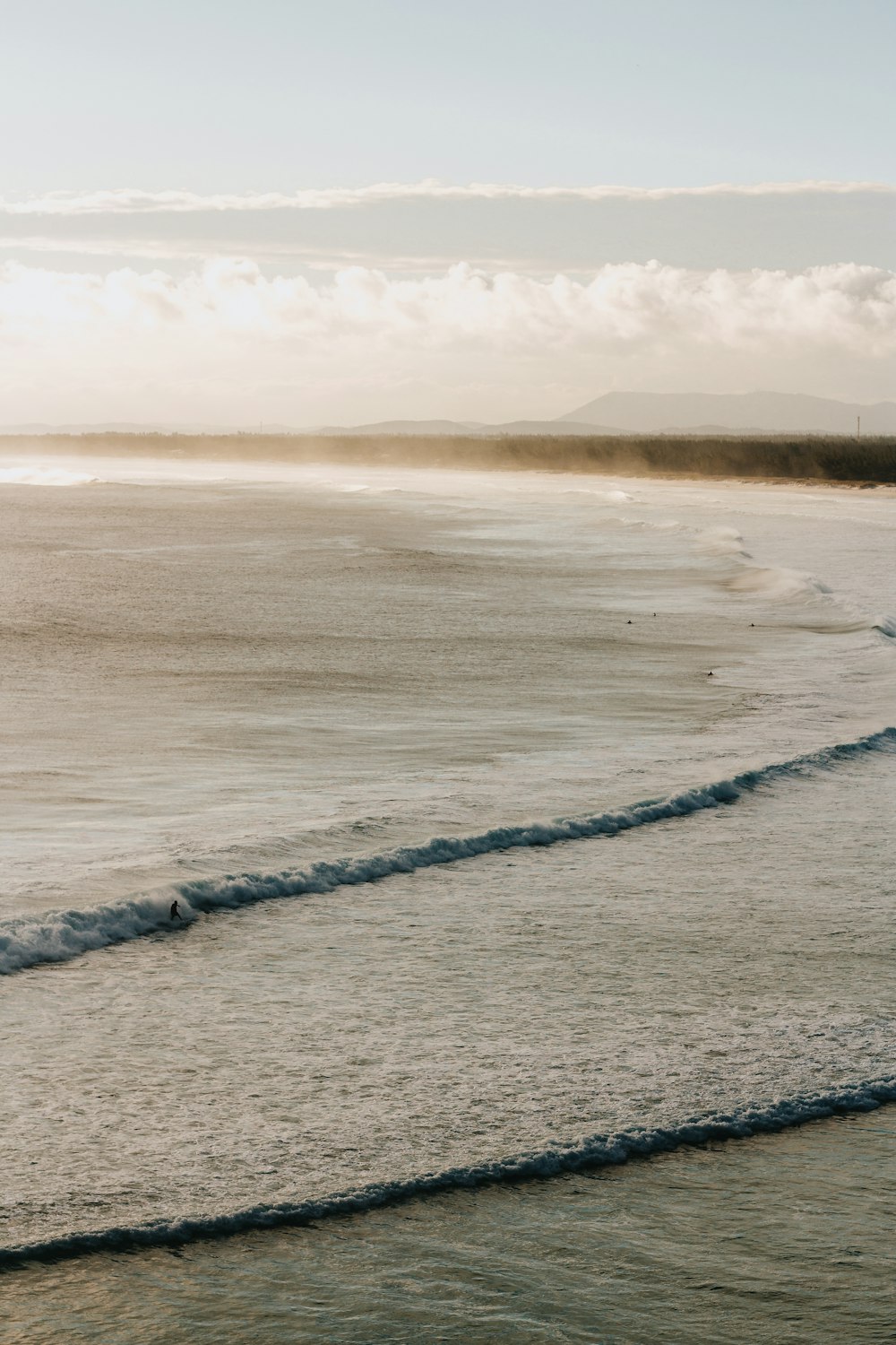 ocean waves crashing on shore during daytime