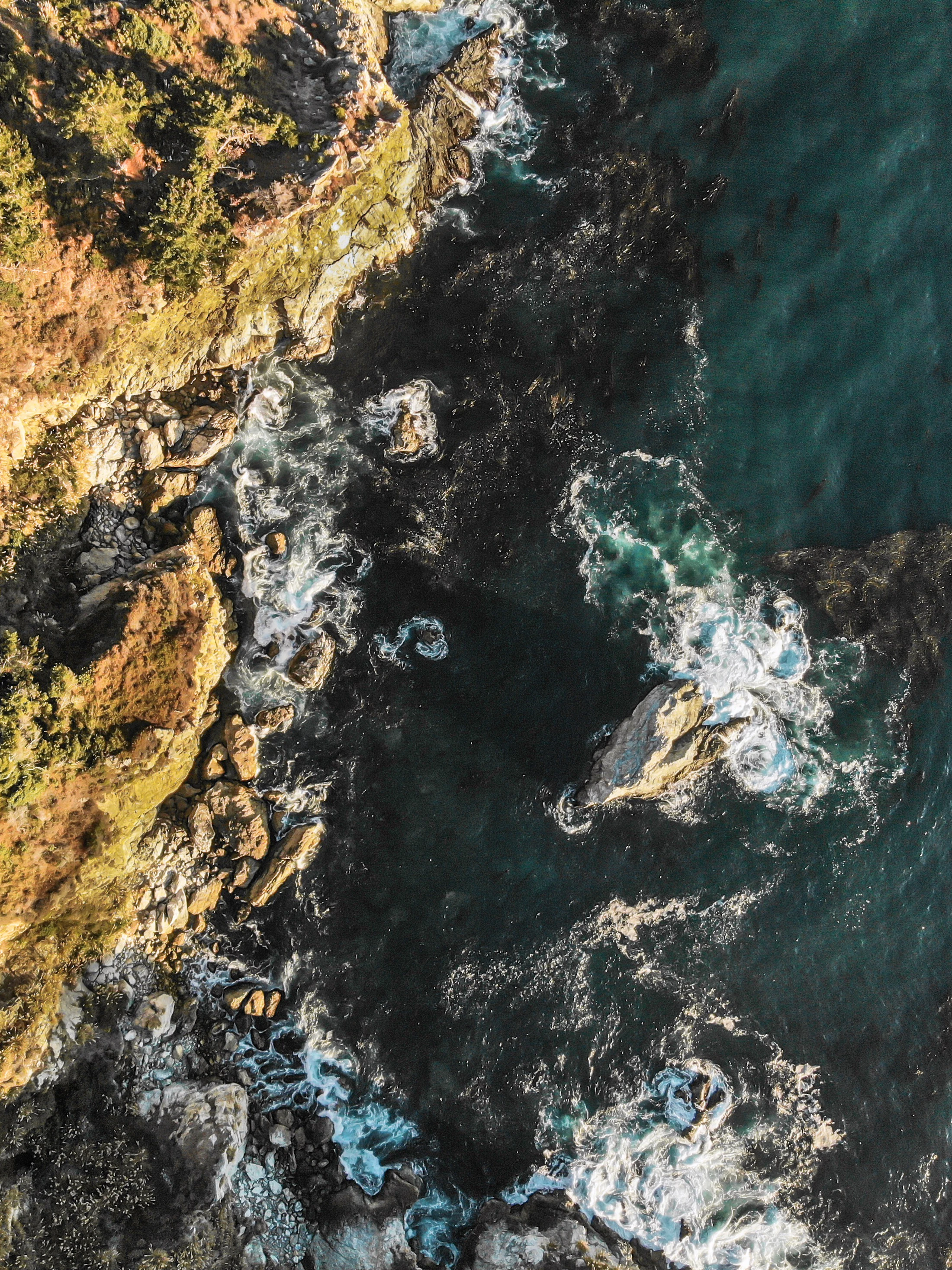 The rocky shoreline of Ko Pha-ngan from above
