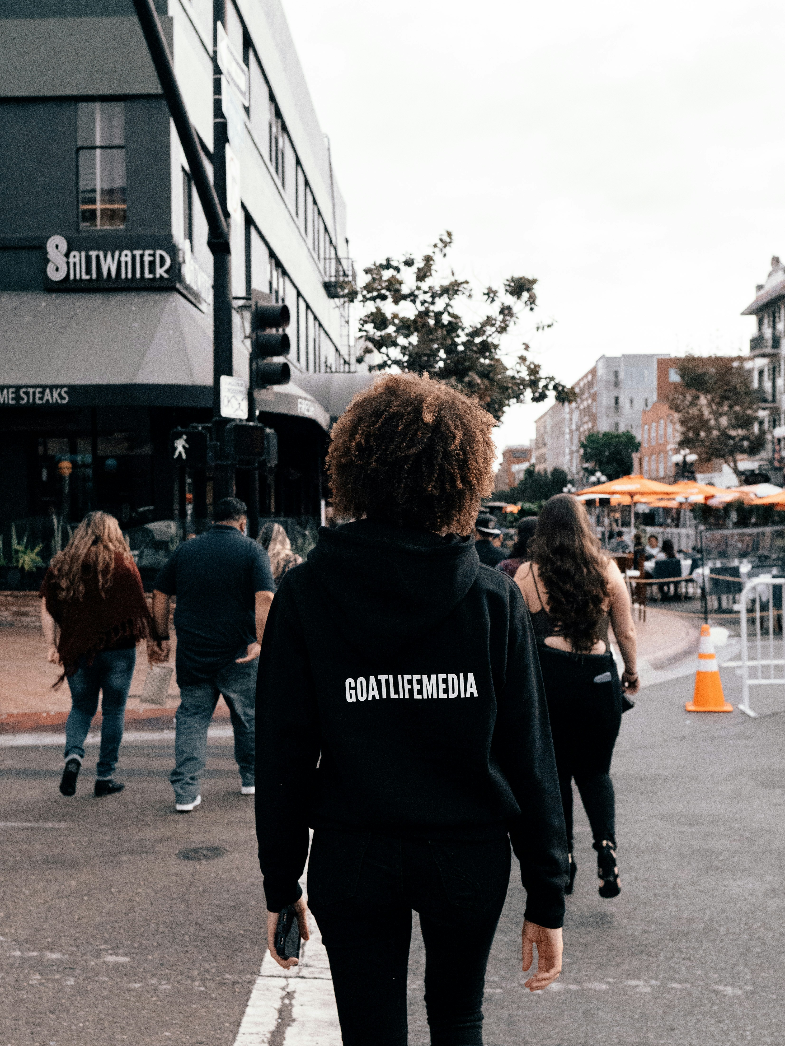 Foto Personas que caminan por la calle durante el día Imagen Ciudad