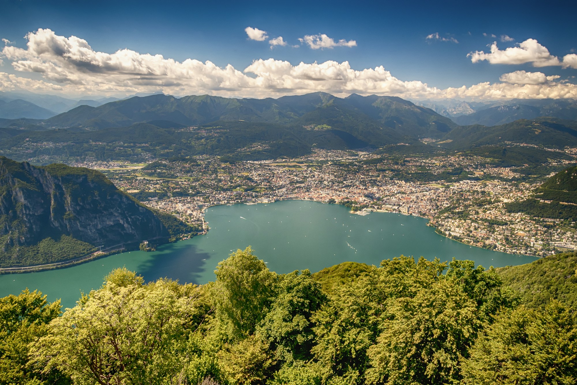 Discover Como: Local Cultural Traditions & Festivals