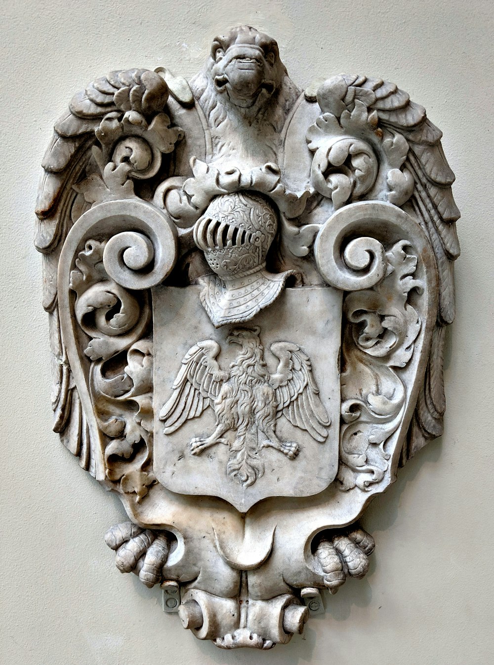 Decoración de pared en relieve de león gris