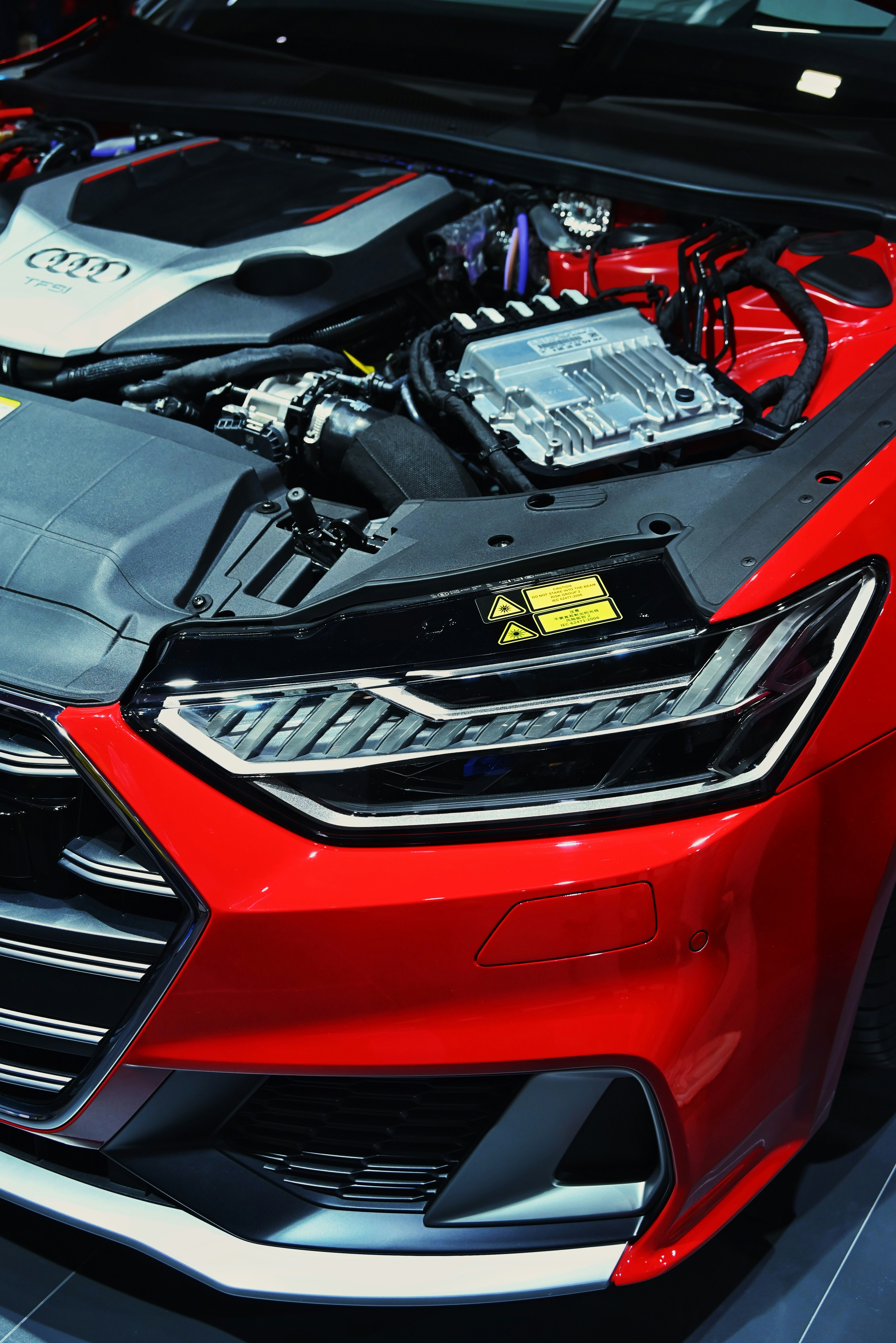How To Replace The Headlight Bulb In A Toyota Highlander?