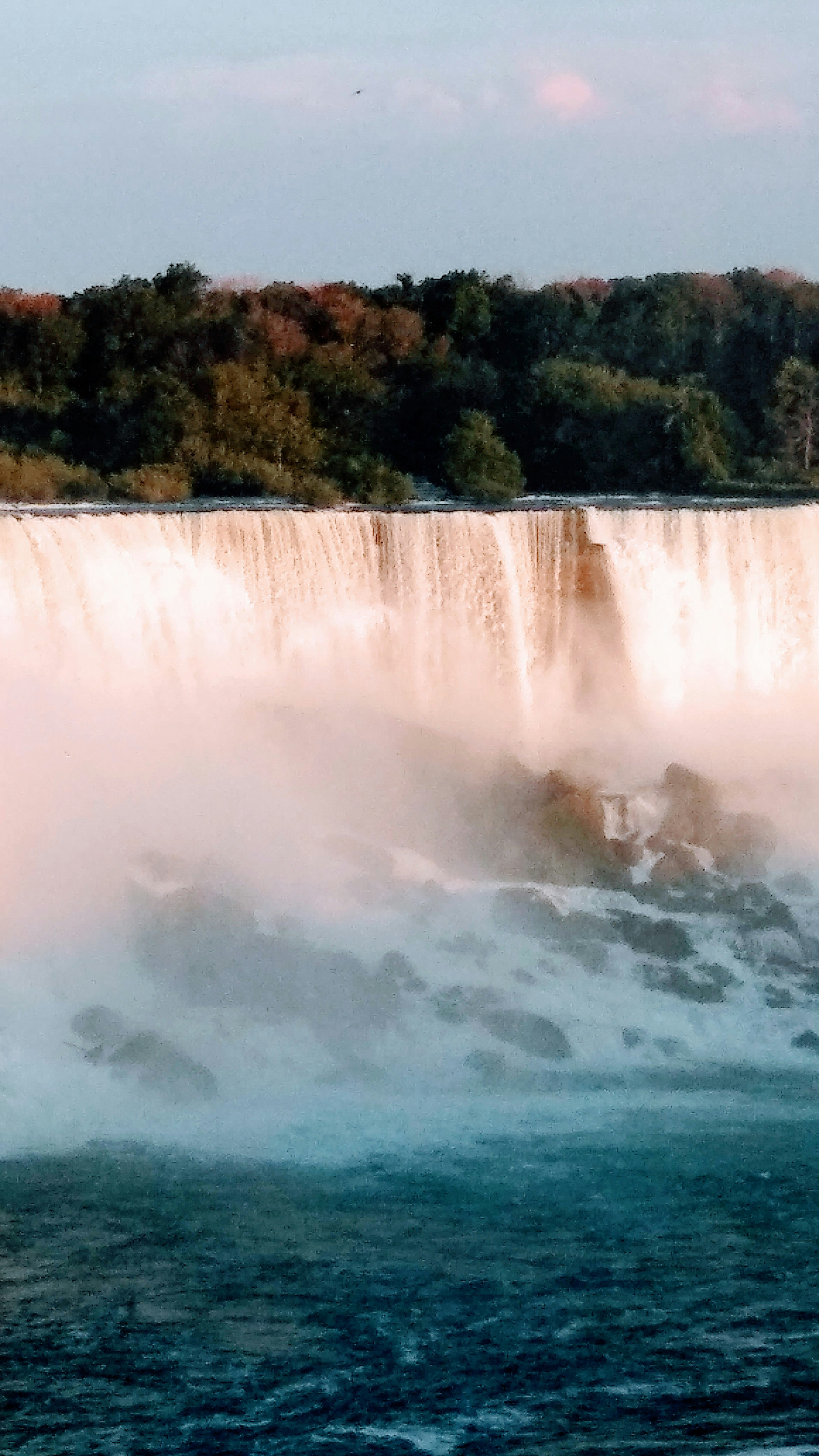 Photo by cybernestical