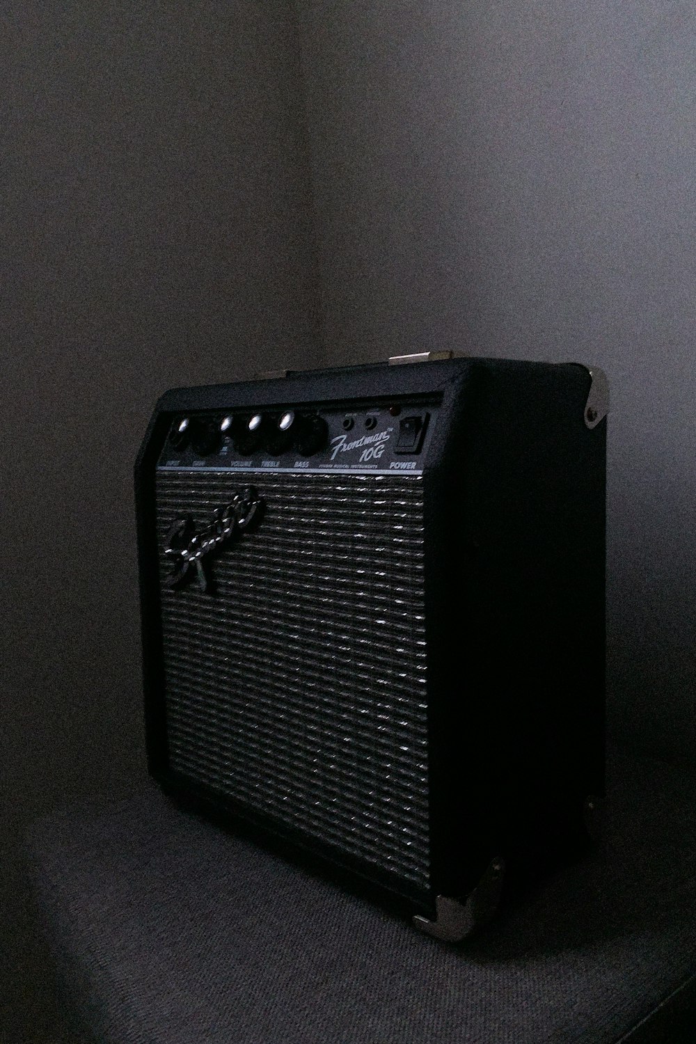 black and gray guitar amplifier