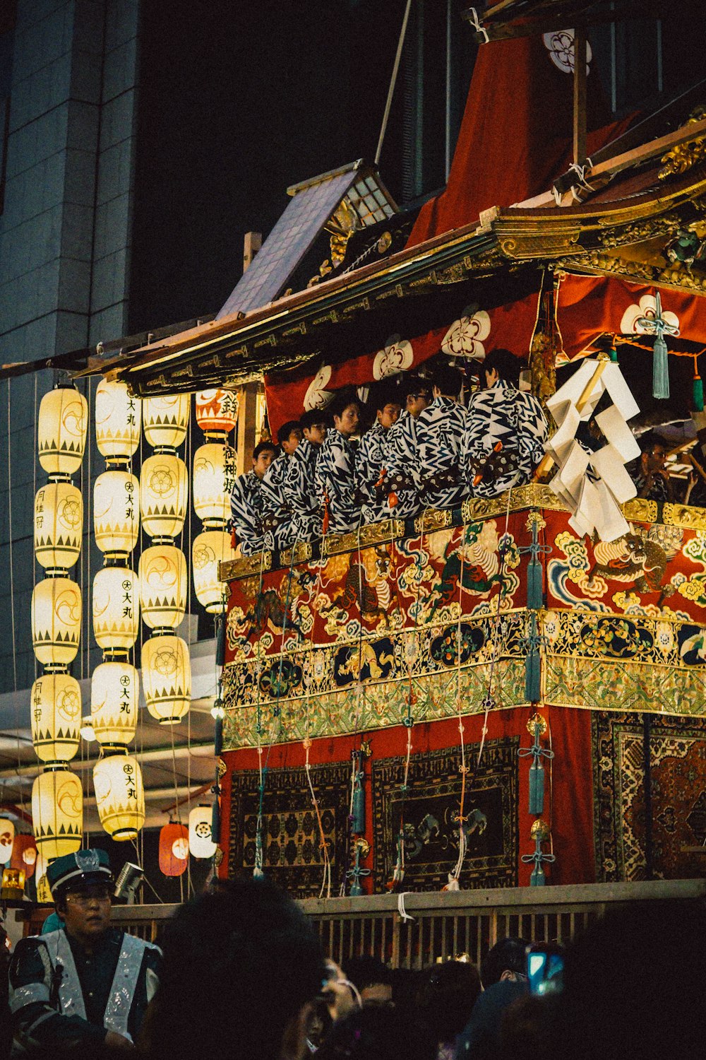 red and gold chinese lanterns