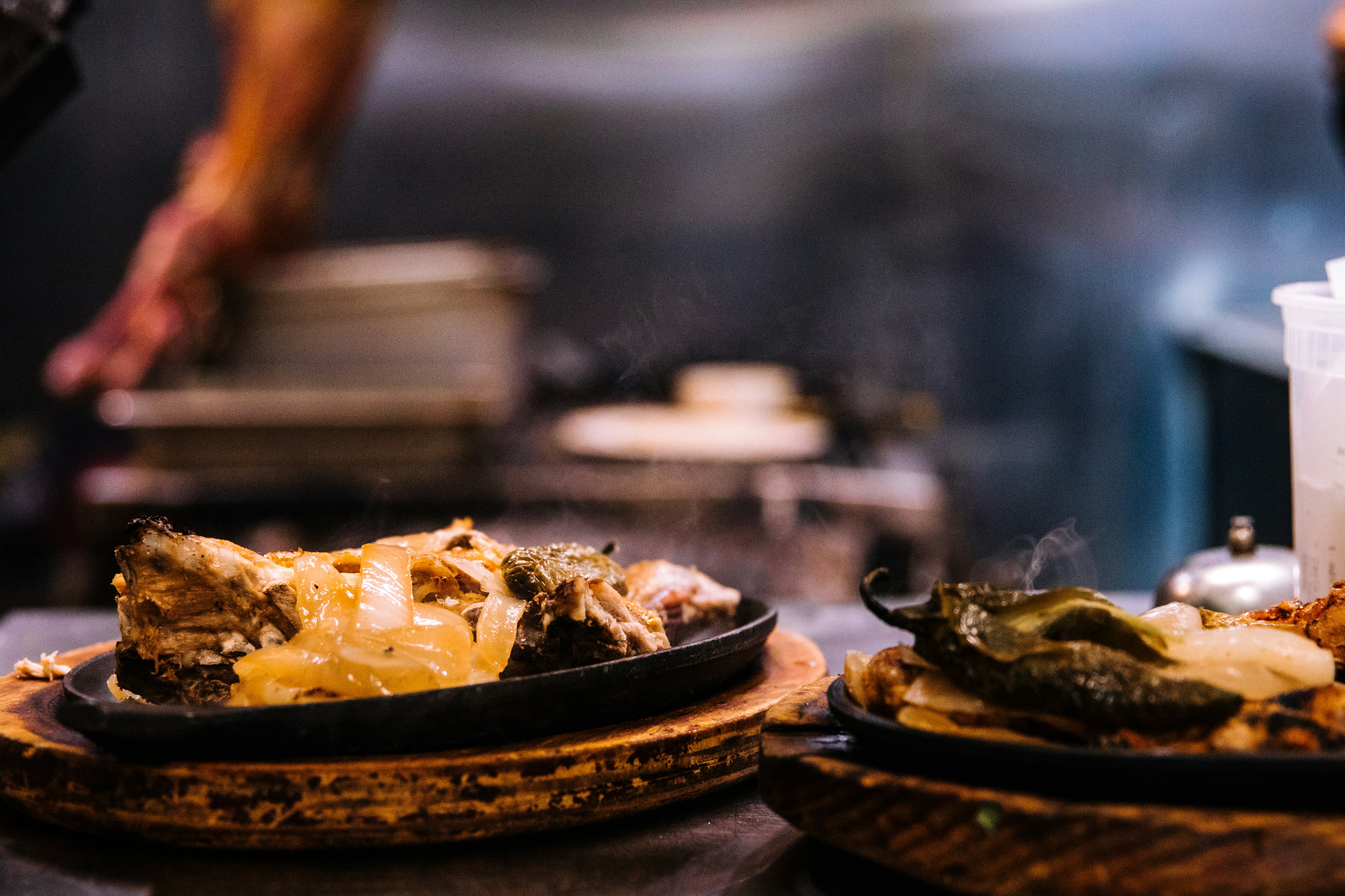 https://images.unsplash.com/photo-1606625736768-f521ab7e23fb?ixid=M3w2MjYzNjJ8MHwxfHNlYXJjaHw5fHxNZXhpY2FuJTIwcmVzdGF1cmFudHxlbnwwfDB8fHwxNzc5ODE1OTUwfDA&ixlib=rb-4.1.0