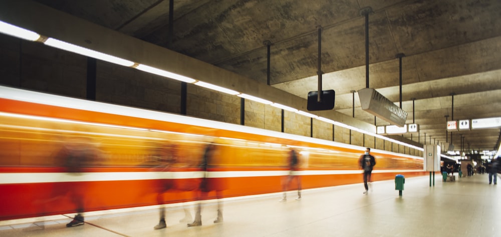 Fotografía de lapso de tiempo de tren