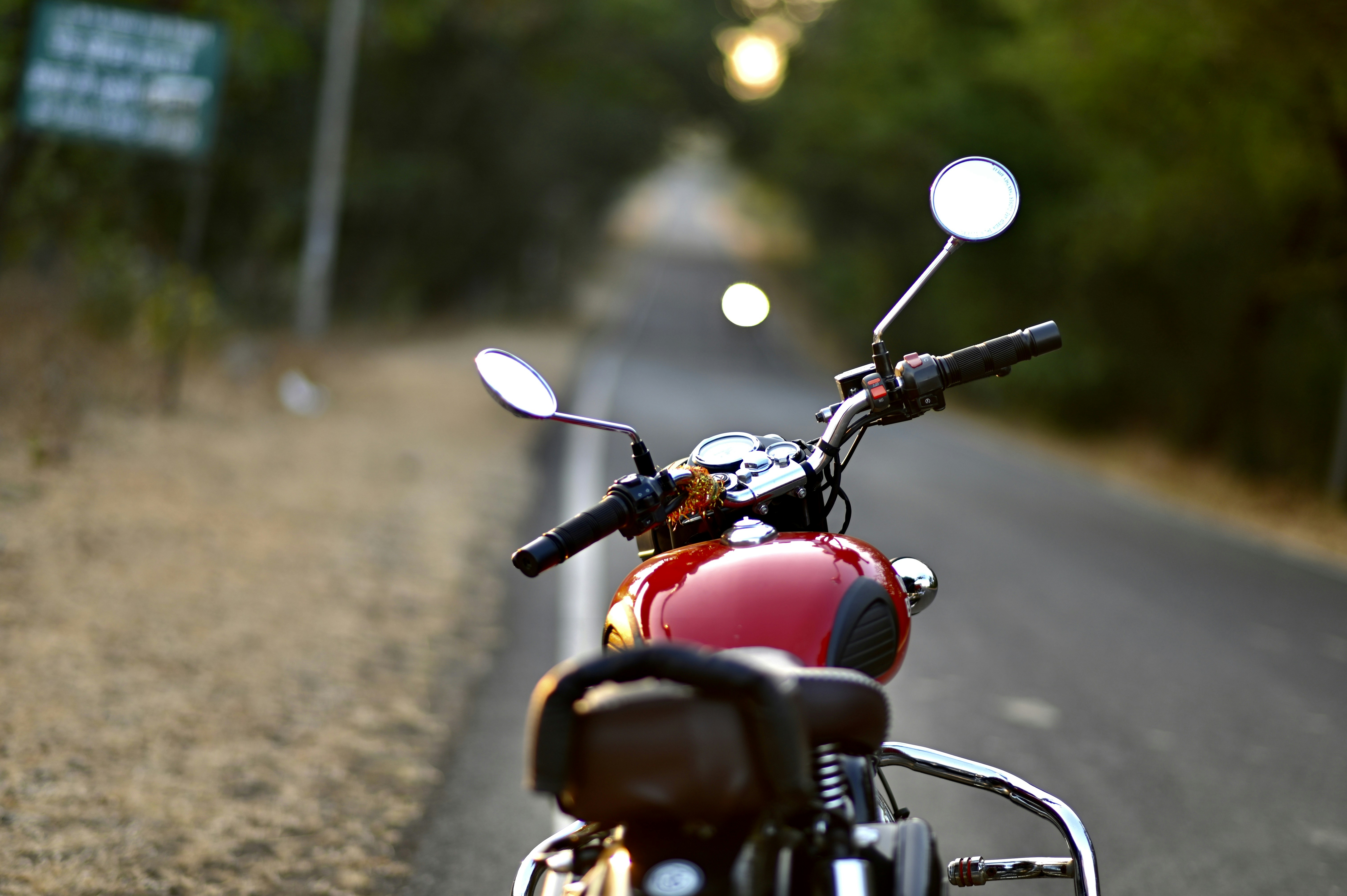 photo-1606665581011-c5ac22c41966?ixid=M3wxMjA3fDB8MXxzZWFyY2h8MTh8fG1vdG9yY3ljbGUlMjByb2Fkc2lkZSUyMHJlY292ZXJ5fGVufDB8fHx8MTc2NTU3MTc1N3ww\u0026ixlib=rb-4.1.0