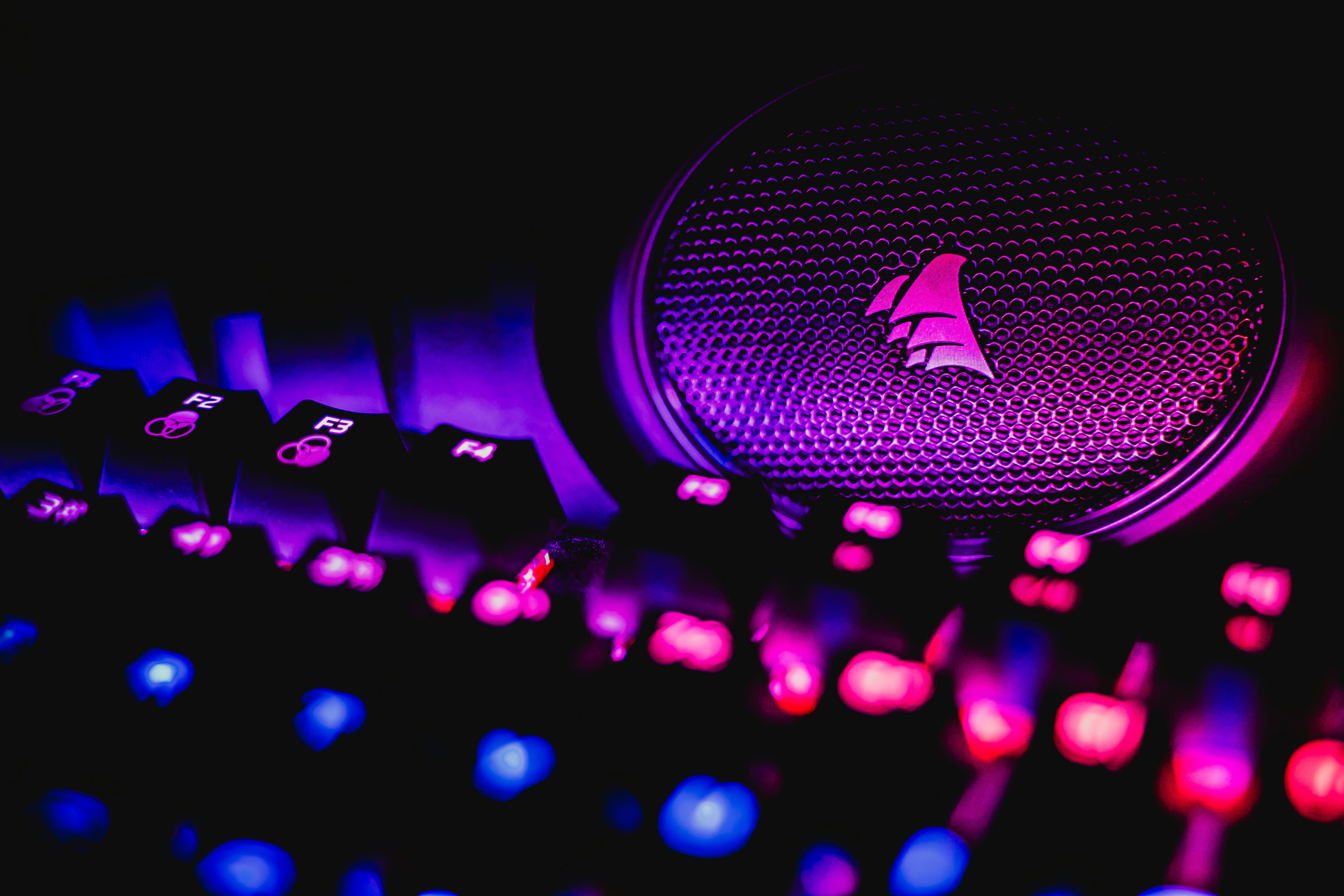 Speakers and keyboard, for creating copyrighted music on Twitch