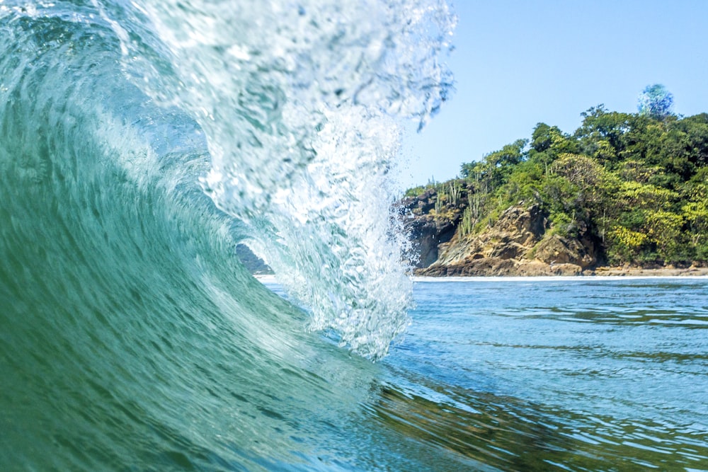 ocean waves crashing on shore during daytime