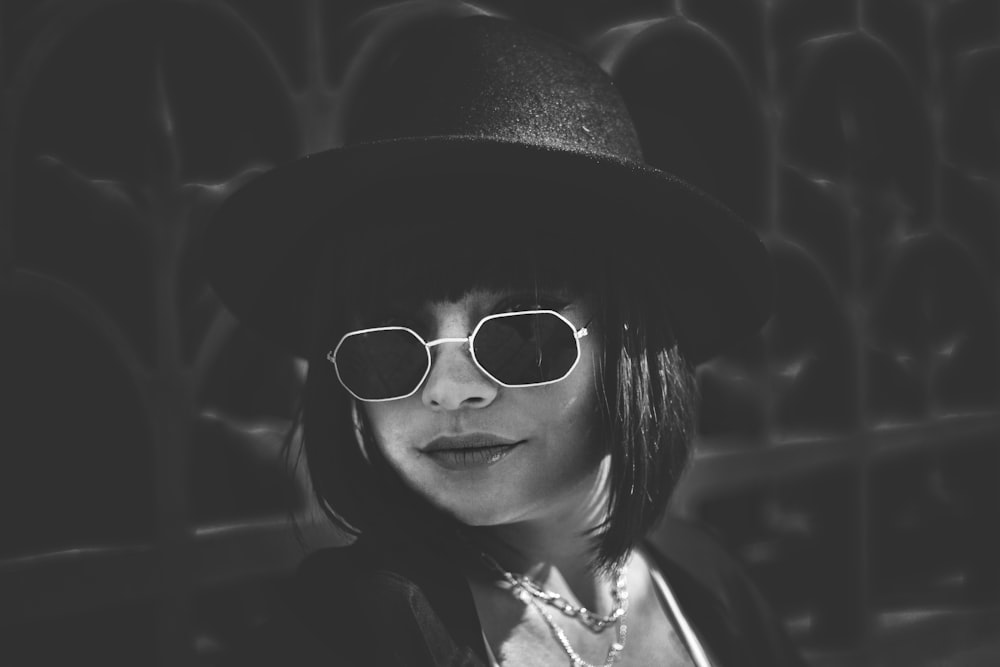 woman wearing black hat and sunglasses
