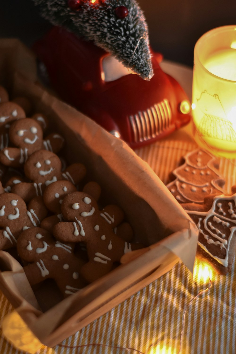 chocolat brun et blanc sur boîte