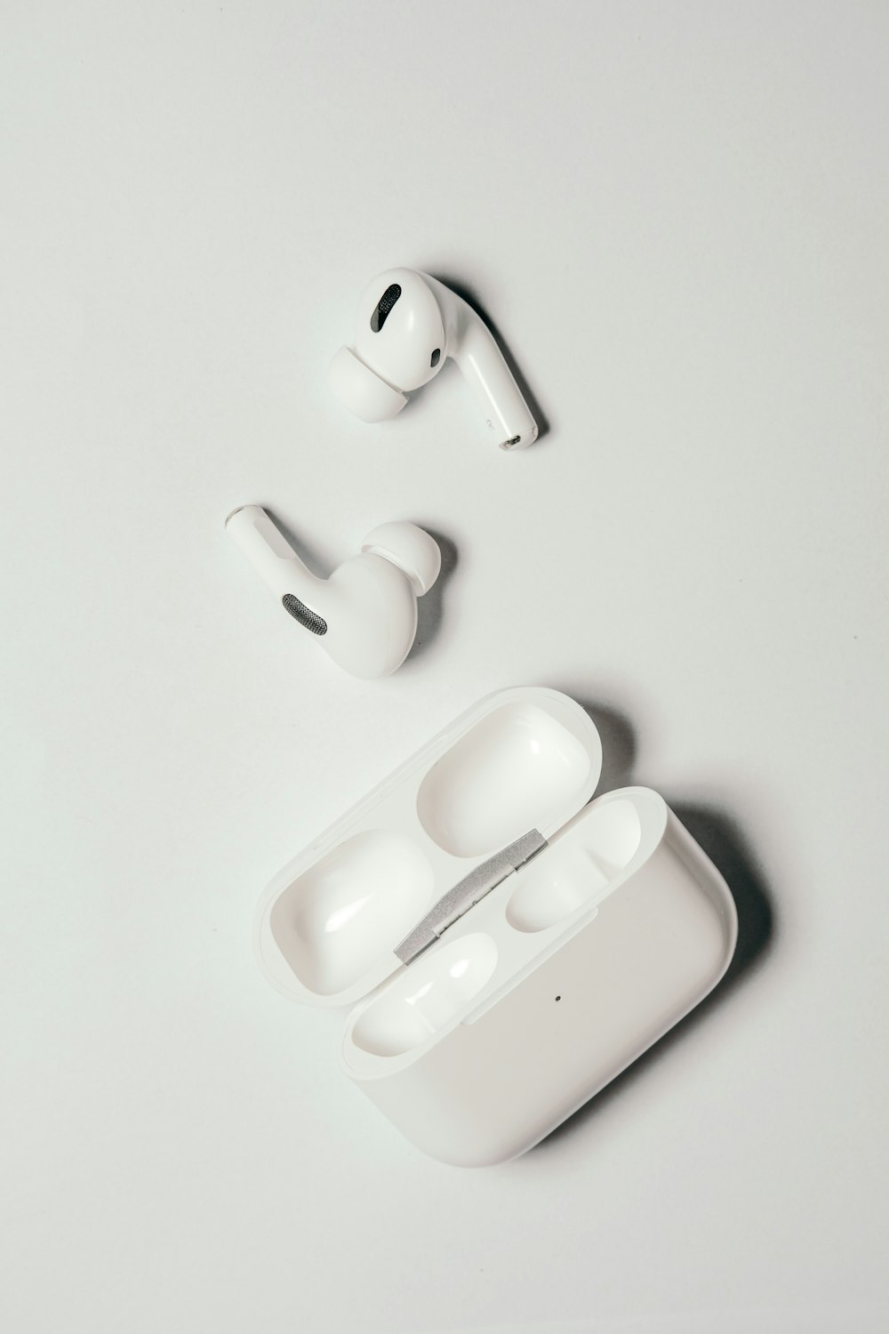 auriculares de maçã branca com estojo