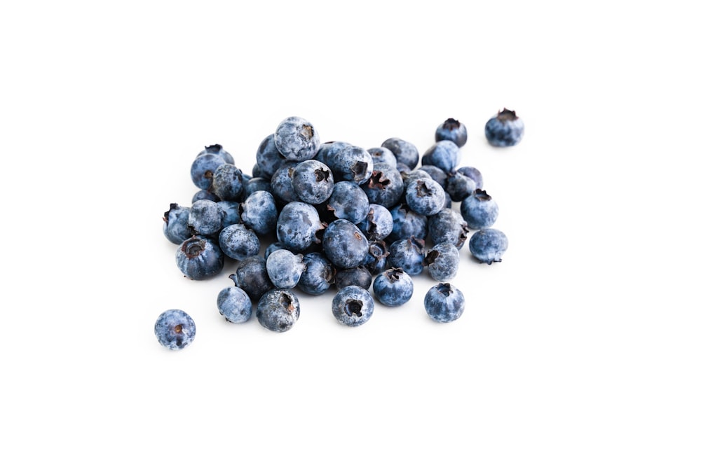 frutos redondos azuis e brancos
